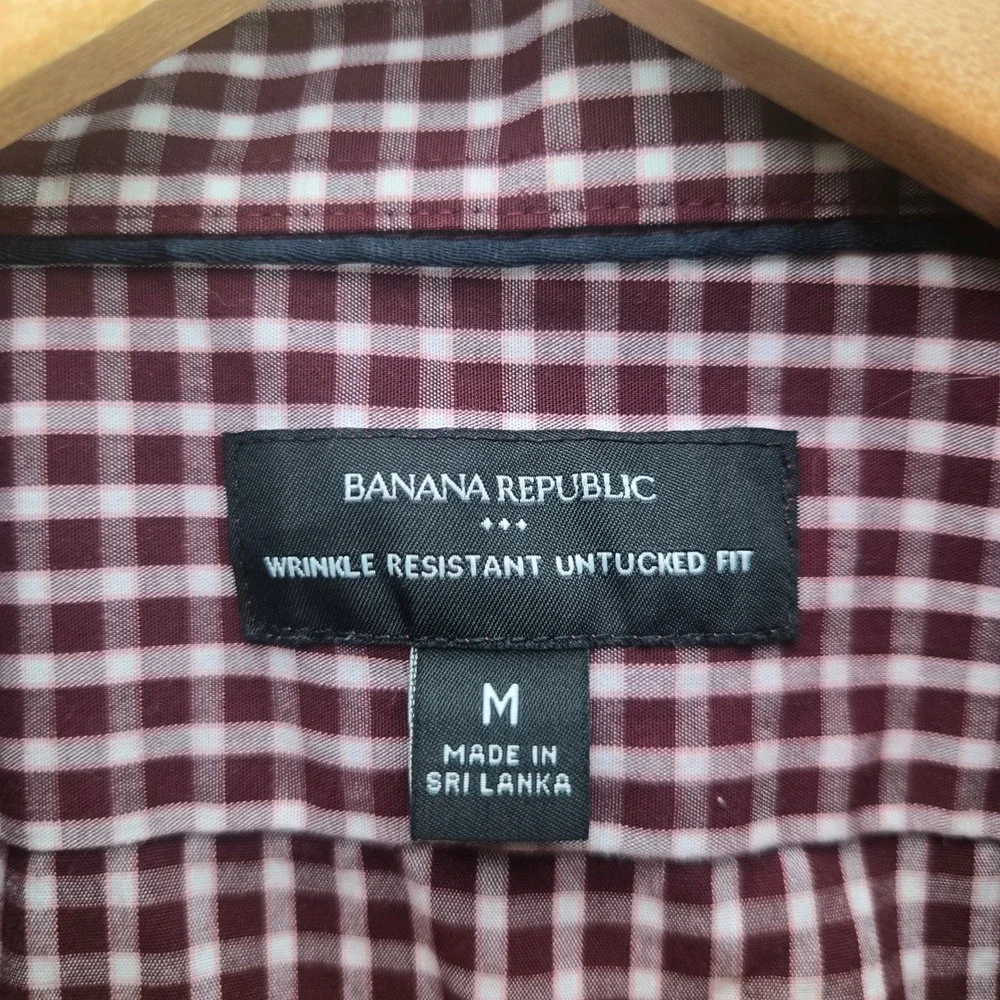 Banana Republic Button Up Shirt Untucked Fit M Burgundy Gingham Wrinkle Resist